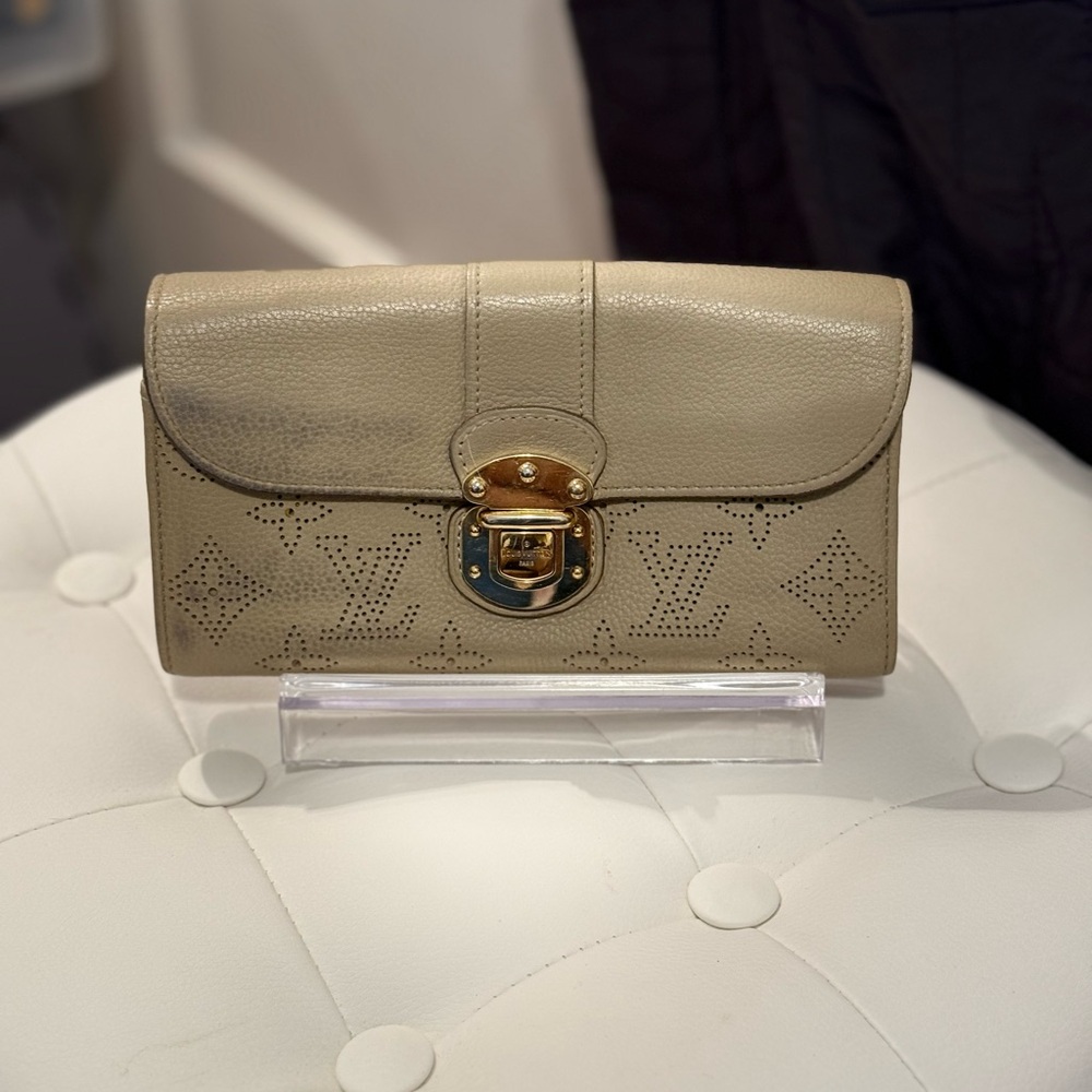Louis Vuitton portefeuille iris mahina taupe Wallet- - Picture 3 of 13